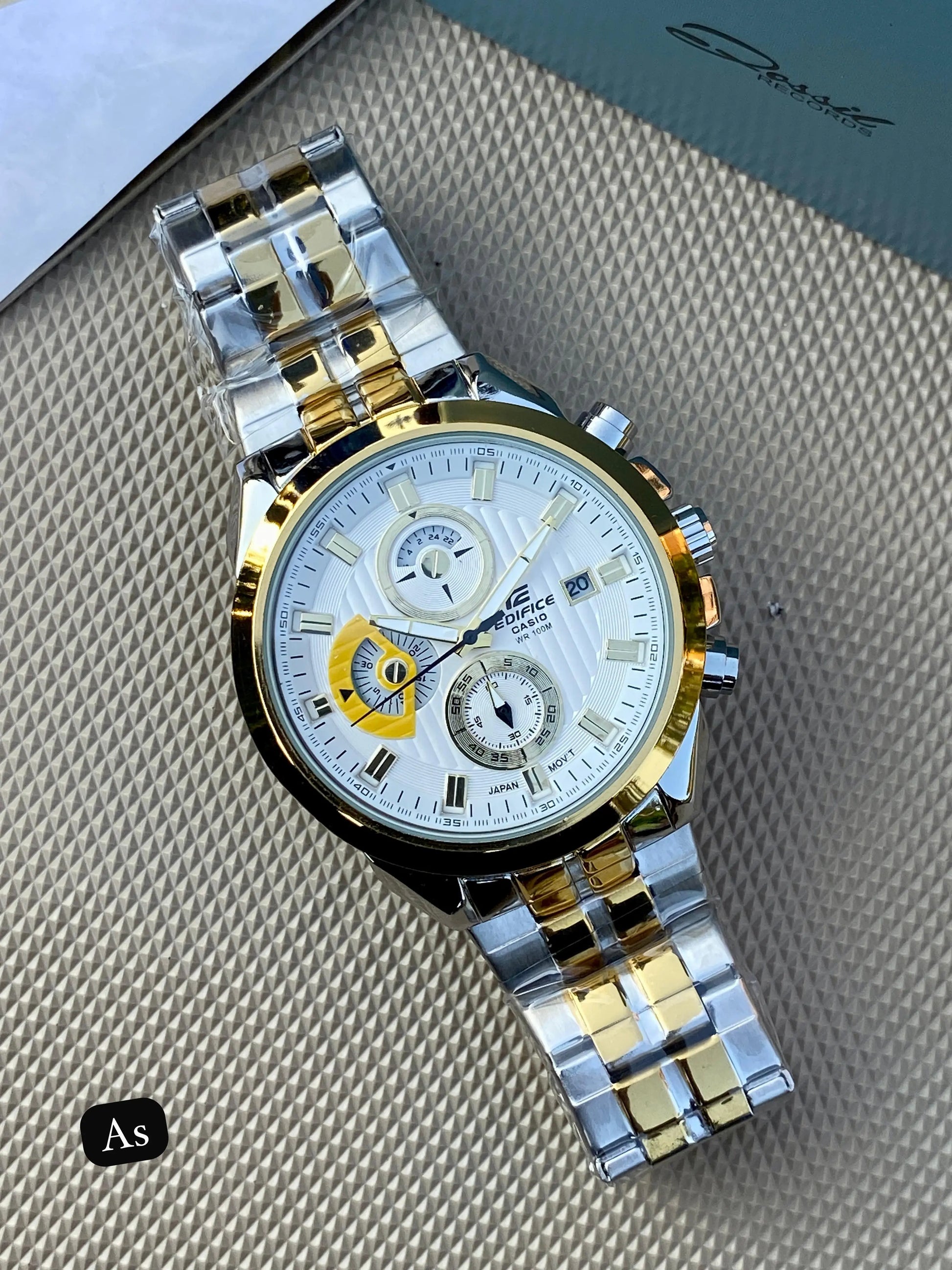 Casio Edifice EFR - 539 White Rich Look Analog For Men Billioniare