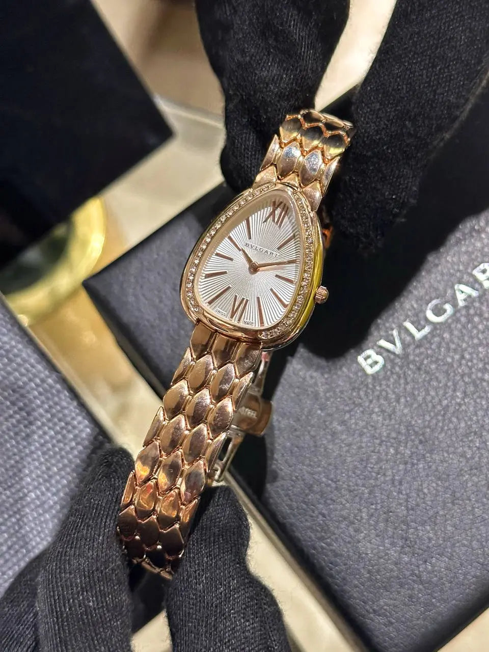 BVLGARI SERPENTI SEDUTTORI Gold and White Analog Watch For Women TGS