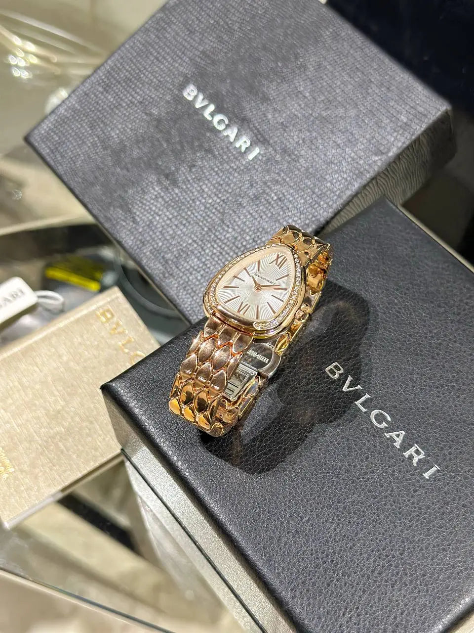 BVLGARI SERPENTI SEDUTTORI Gold and White Analog Watch For Women TGS